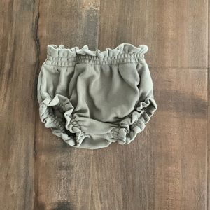 Quincy Mae size 0-3 months sage bloomers